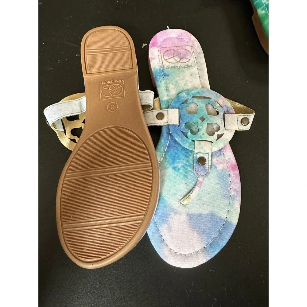 Everglades Purple and Blue Patterned Flip Flops in‎ 6 NWOB
